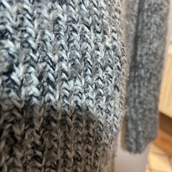 BCBGGeneration Grey Tunic Sweater M/L - Picture 3 of 4